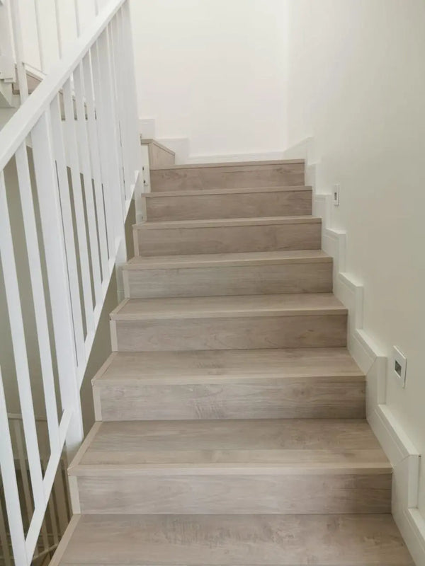 مشروع تنفيذ الدرج الخشبي والرخام - سابقة أعمال عامر للديكور | Amer Decor