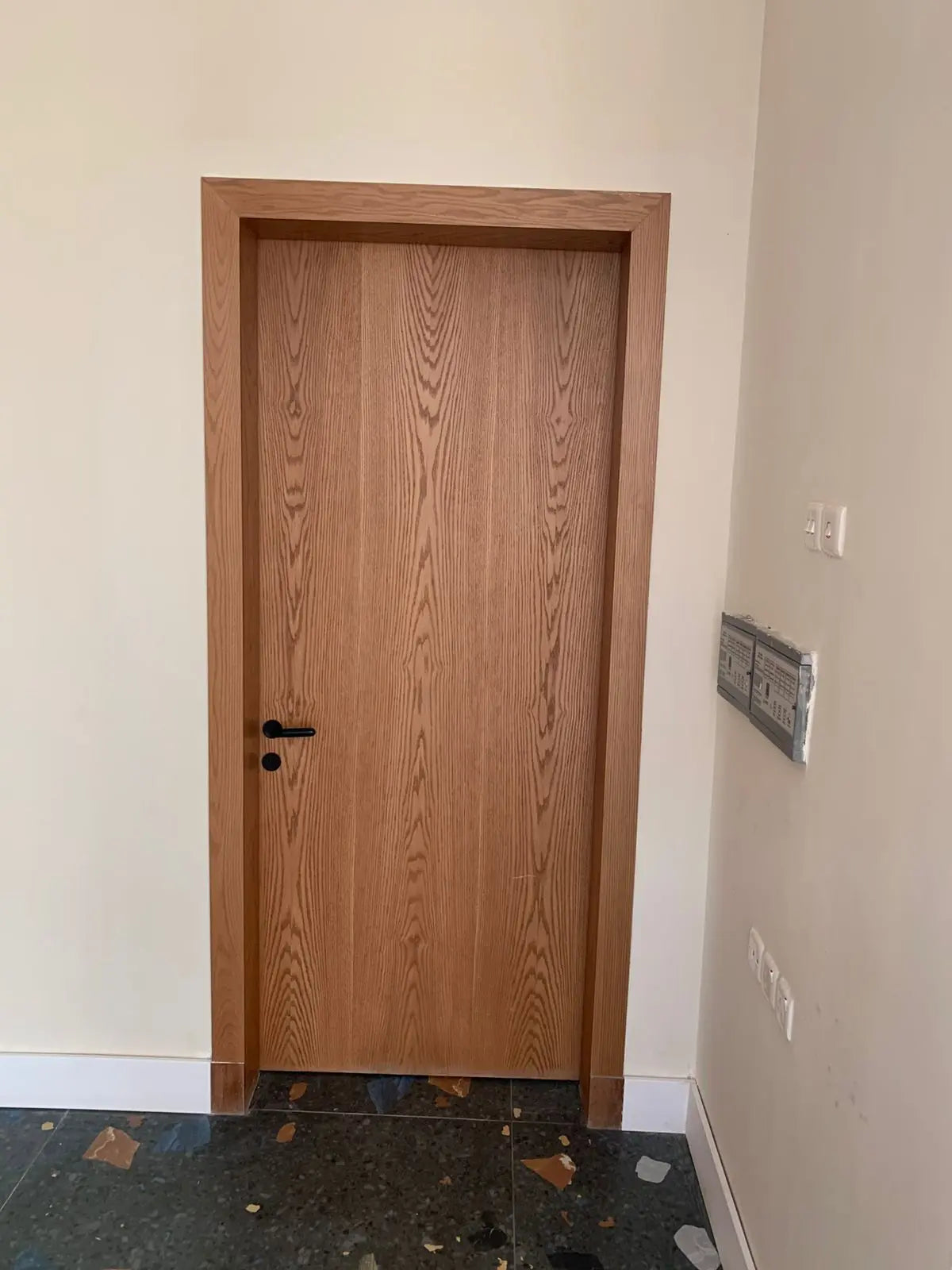 باب خشب ووتر بروف قشرة سنديان/مقنو/زان - مقاوم للرطوبة - عامر للديكور