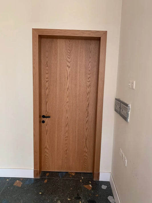 باب خشب ووتر بروف قشرة سنديان/مقنو/زان - مقاوم للرطوبة - عامر للديكور